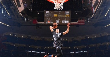 爱游戏官网-辽宁沈阳东进客场失利，保级形势严峻